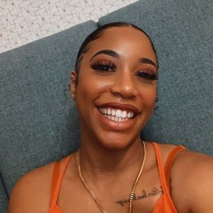 Meet your Posher, Aja